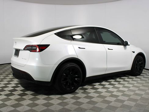 Used 2020 Tesla Model Y Long Range image 33