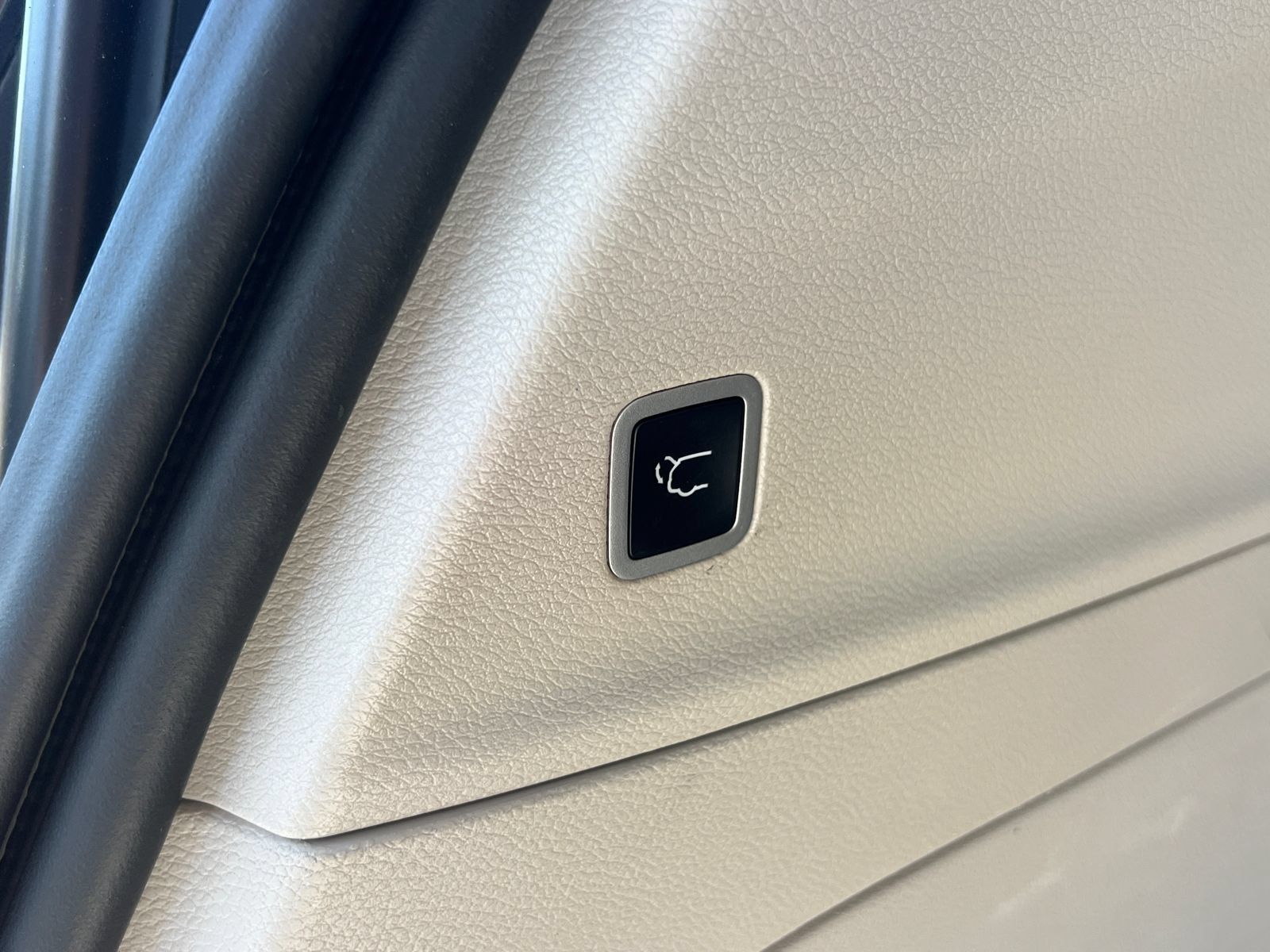 Used 2022 Chrysler Voyager LX FWD image 19