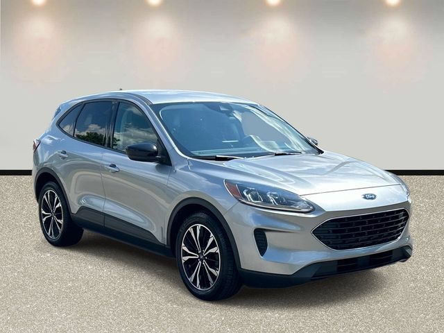Certified 2022 Ford Escape SE w/ SE Sport Appearance Package FWD image 3