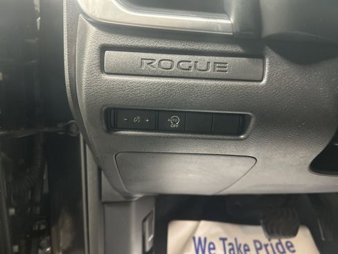 Used 2023 Nissan Rogue S image 27