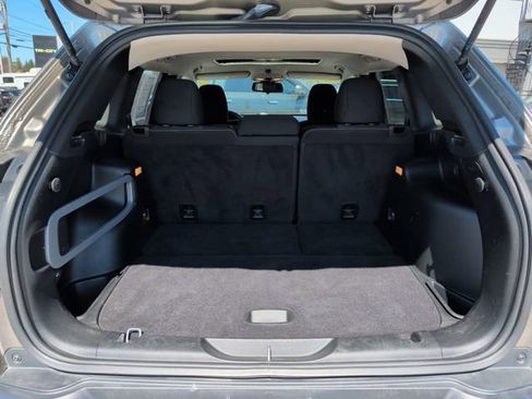 Used 2016 Jeep Cherokee Latitude w/ Cold Weather Group image 32