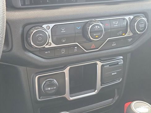 Used 2024 Jeep Gladiator Sport image 31