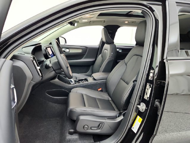 New 2026 Volvo XC40 B5 Plus w/ Protection Package Premier AWD/4WD image 21