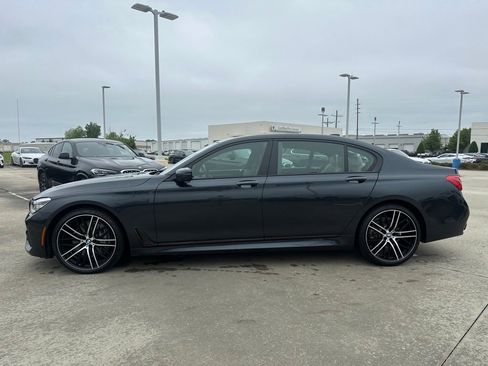 Used 2019 BMW 750i w/ Executive Package RWD image 10