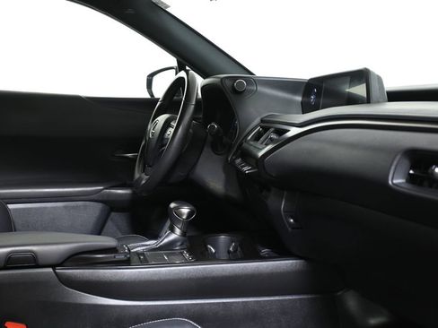 Used 2022 Lexus UX 200 w/ Accessory Package (Z2) image 30