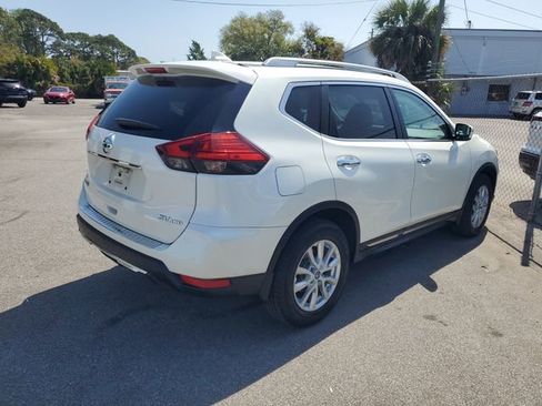 Used 2017 Nissan Rogue SV image 4