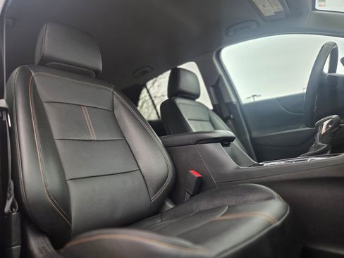 Used 2024 Chevrolet Equinox Premier image 27