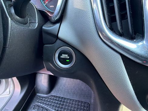Used 2018 Chevrolet Equinox LS FWD image 17