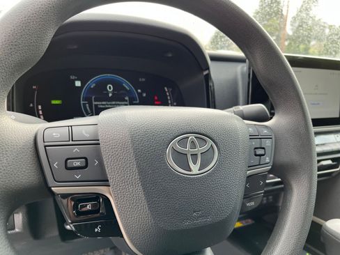 Used 2025 Toyota Camry LE image 27