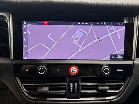 Certified 2024 Porsche Macan image 19