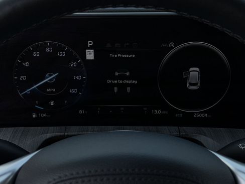 Used 2024 Kia Telluride SX w/ Towing Package image 12