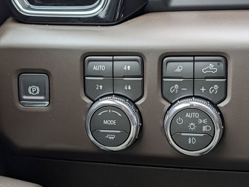 New 2026 GMC Sierra 3500 Denali w/ Denali Reserve Package AWD/4WD image 47