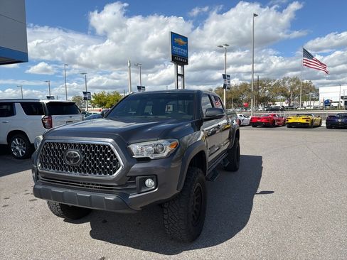 Used 2019 Toyota Tacoma TRD Off-Road w/ Technology Package image 17
