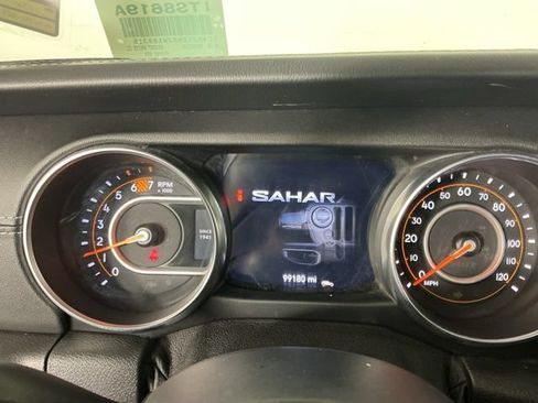Used 2018 Jeep Wrangler Unlimited Sahara AWD/4WD image 17
