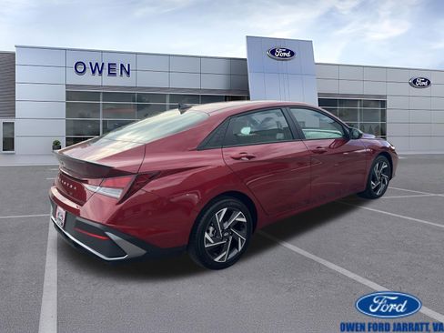 Used 2025 Hyundai Elantra Sport FWD image 4