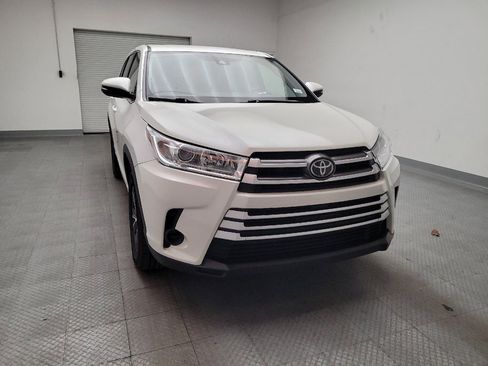 Used 2018 Toyota Highlander LE image 14