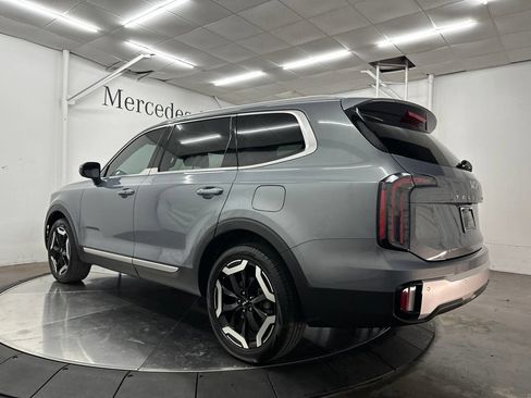 Used 2024 Kia Telluride EX w/ EX Captain's Chair Package FWD image 5