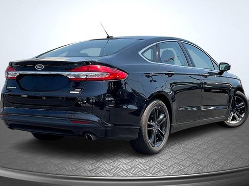 Used 2018 Ford Fusion SE w/ Fusion SE Technology Package FWD image 13