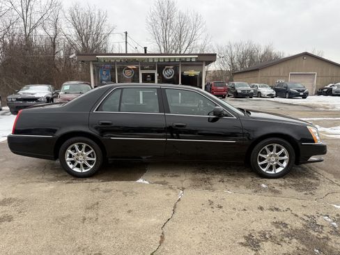 Used 2011 Cadillac DTS image 6