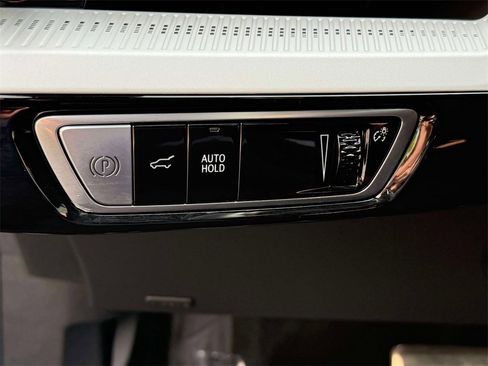 Used 2025 Cadillac Optiq Luxury 1 image 27