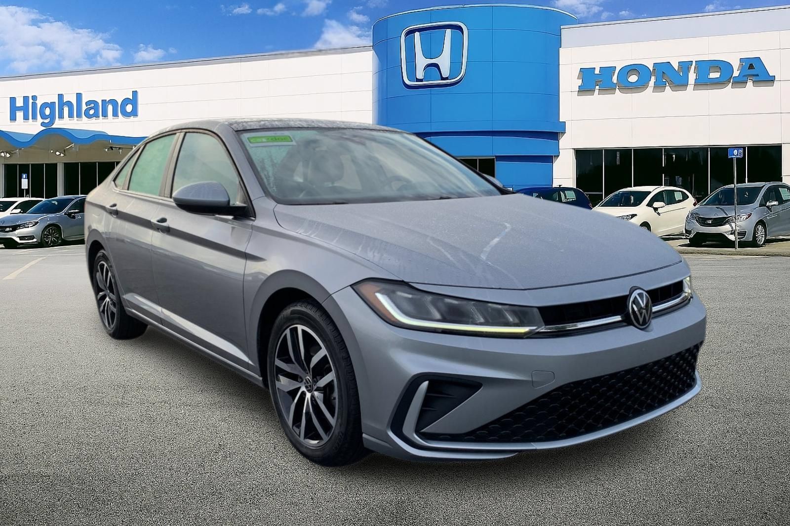 Used 2025 Volkswagen Jetta SE FWD image 7