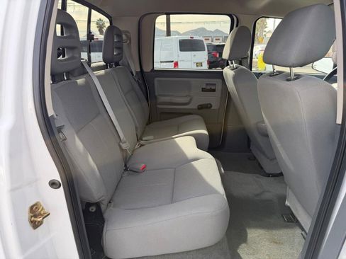 Used 2006 Dodge Dakota ST image 32