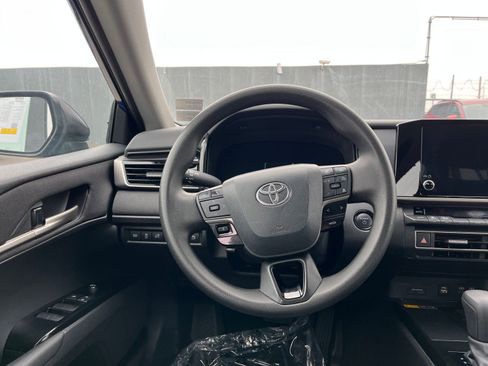 Used 2025 Toyota Camry LE image 27