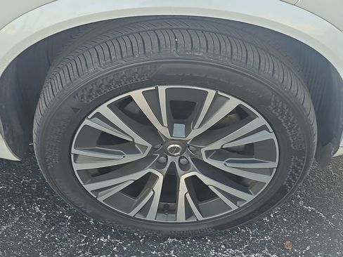 Used 2020 Volvo XC90 T5 Momentum w/ Protection Package Premier image 6