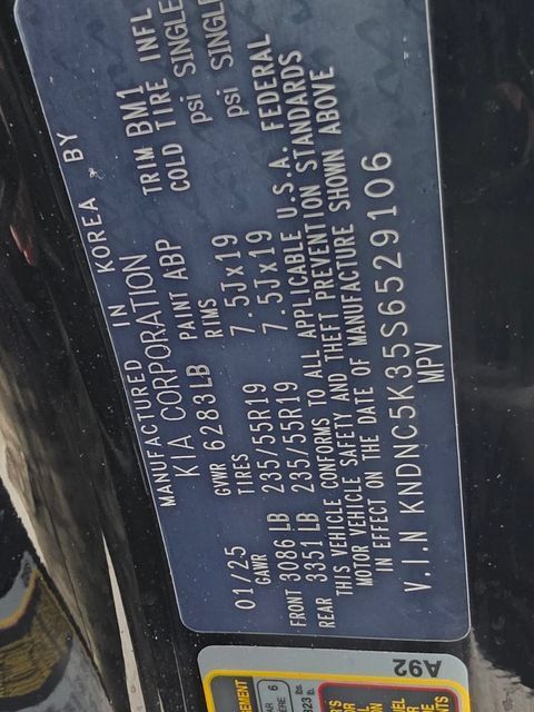 Used 2025 Kia Carnival EX FWD image 14
