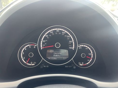 Used 2013 Volkswagen Beetle TDI image 24