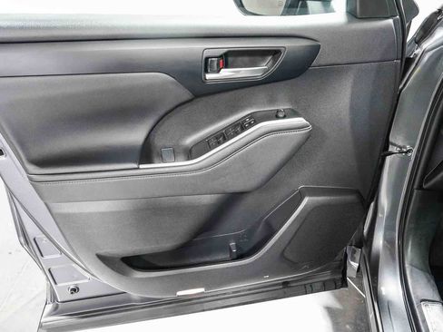 Certified 2023 Toyota Highlander XLE FWD image 22