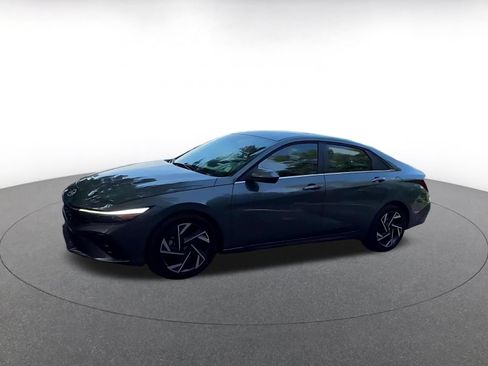 Used 2025 Hyundai Elantra SEL FWD image 8