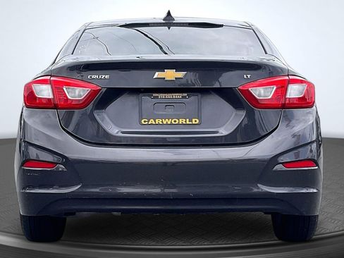 Used 2017 Chevrolet Cruze LT FWD image 4