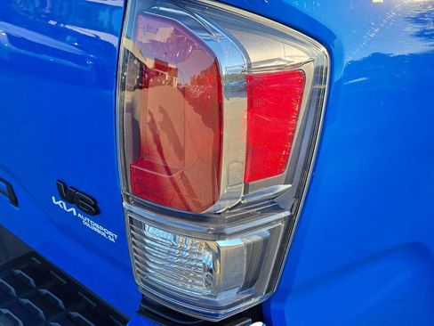 Used 2021 Toyota Tacoma TRD Off-Road w/ Technology Package image 12