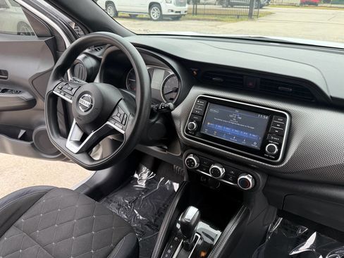 Used 2018 Nissan Kicks S image 24