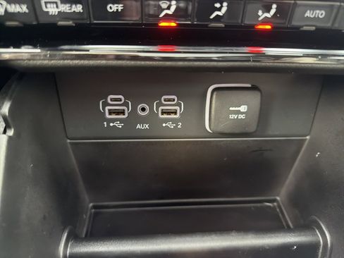 Certified 2023 Jeep Grand Cherokee Limited w/ Black Appearance Package image 15