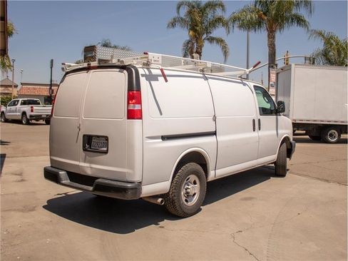 Used 2021 Chevrolet Express 2500 w/ Communications Package RWD image 3