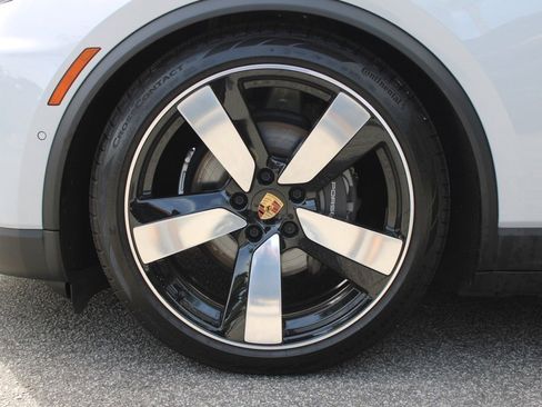 Used 2024 Porsche Macan 4 Electric image 12