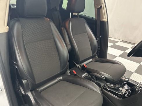 Used 2020 Buick Encore Preferred image 29