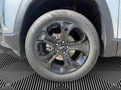 New 2026 Chevrolet Equinox LT w/ Convenience Package II AWD/4WD image 9