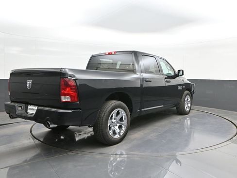 Used 2017 RAM 1500 Express RWD image 9