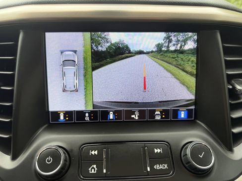 Used 2023 GMC Acadia Denali w/ Denali Technology Package AWD/4WD image 13