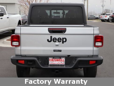 Used 2023 Jeep Gladiator Sport image 4