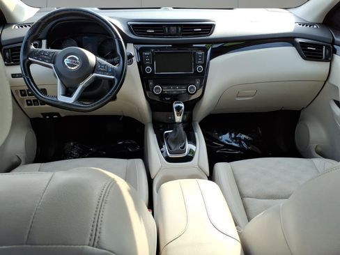 Used 2022 Nissan Rogue Sport SV w/ Technology Package image 8