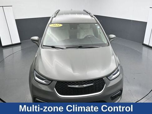 Used 2021 Chrysler Pacifica Touring-L FWD image 20