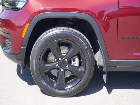 Used 2022 Jeep Grand Cherokee L Laredo AWD/4WD image 7
