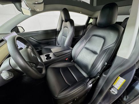 Used 2021 Tesla Model Y Long Range image 12