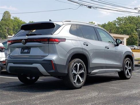 New 2025 Volkswagen Tiguan SE image 3