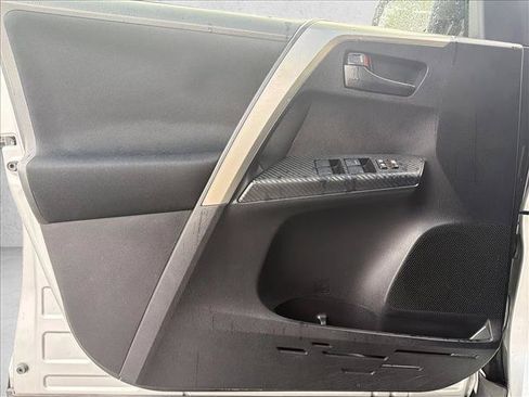 Used 2014 Toyota RAV4 LE FWD image 10