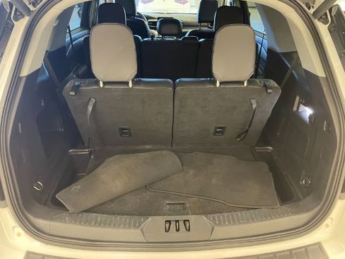 Used 2022 Ford Explorer XLT w/ Equipment Group 202A image 10